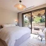 Prestige A C 12p With Pool & Lounge
