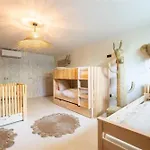 Διαμέρισμα Prestige A C 12p With Pool & Lounge