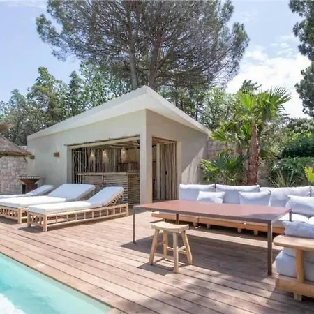 Prestige A C 12p With Pool & Lounge * 쎙뜨호뻬
